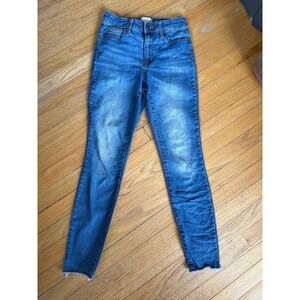 Universal Thread High Rise Skinny Jeans Medium Wash Raw Hem Size 2/26R